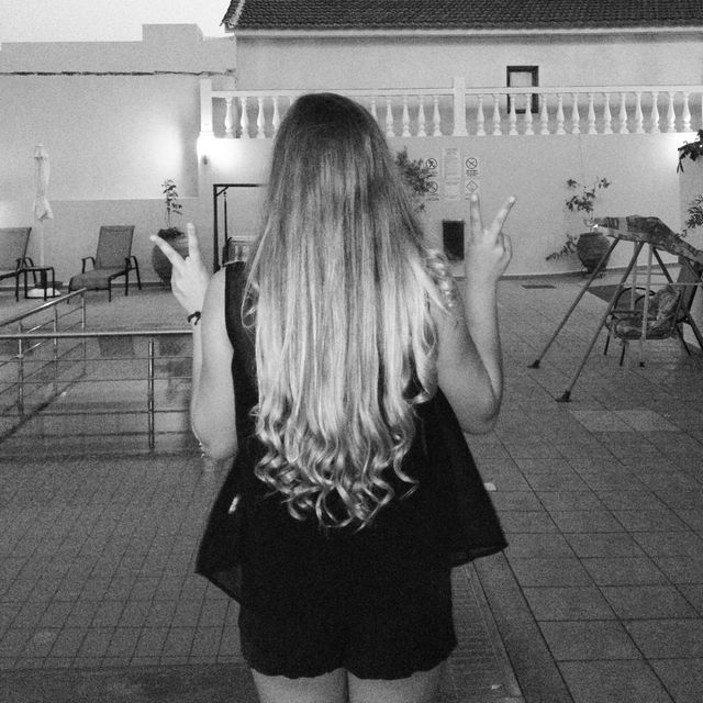 black and withe curls 