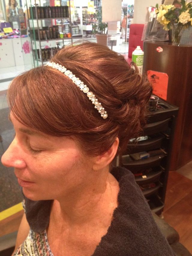 bridal making short hair look longer