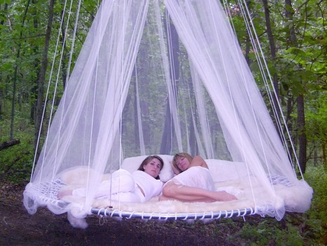 mosquito-net-outdoor-bed-665x501