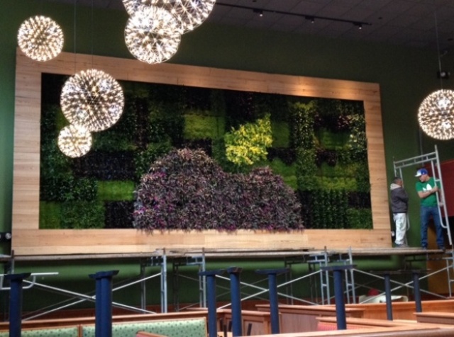 applebees-living-wallgreengreengreen