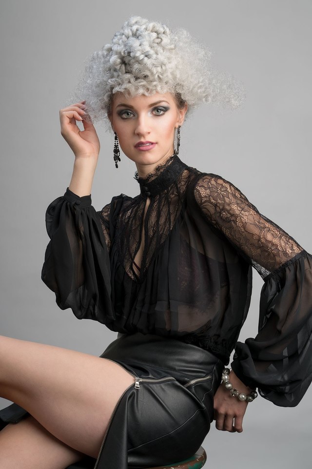 Dark Princess by @gabirevellesehair