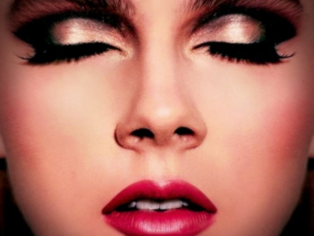 Crease-Free Eye Makeup