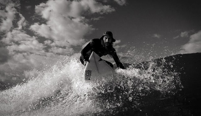 Meri Surfing