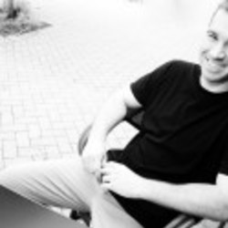 Re sized colin%20sitting ava