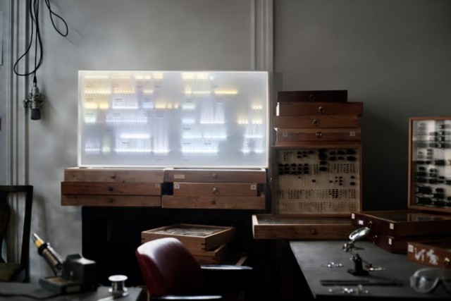 collection-of-light-humansince1982-600x400