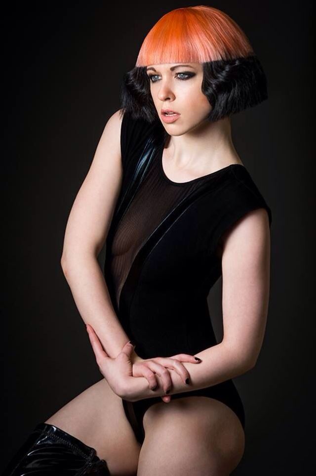 copper/black short fringe bob