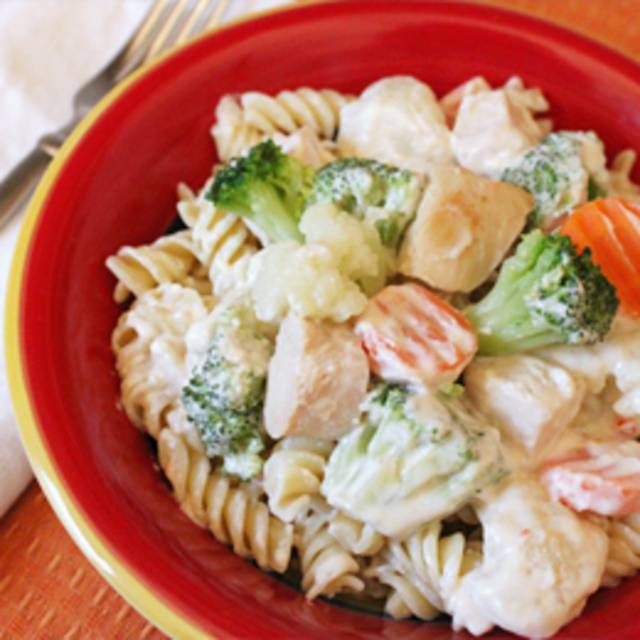 creamy-chicken-and-rotini-primavera-recipe-photo-260x260-acoleman-136