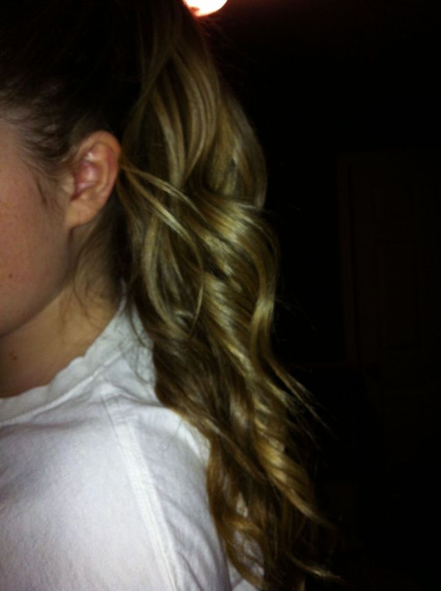 curled pony tail 