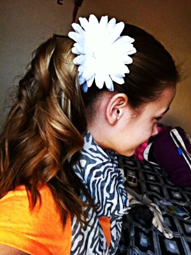 curled side pony