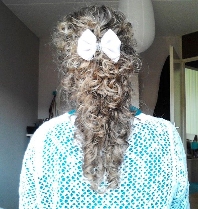 curls with cute bow