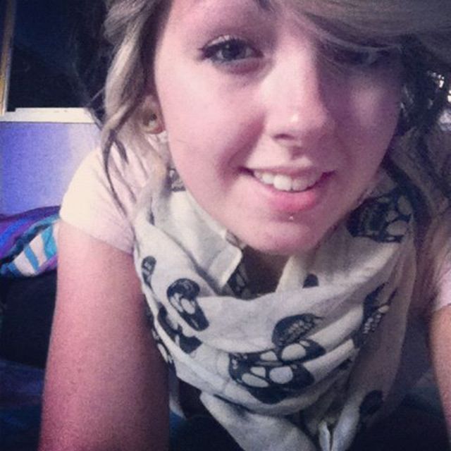 curly bangs n' bun