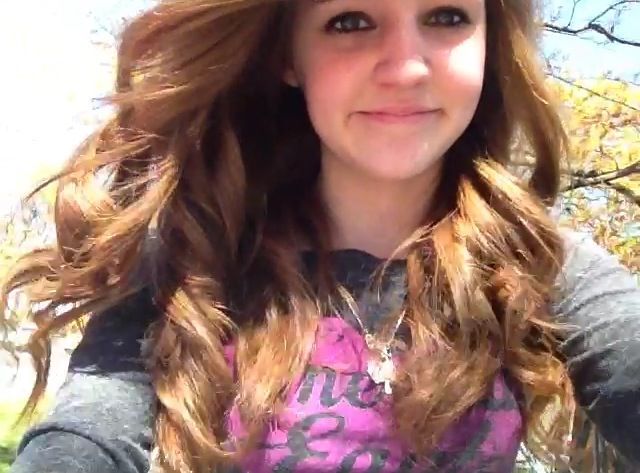 curly hair (: