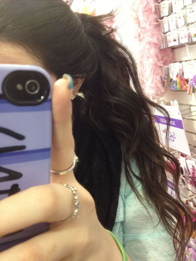 curly ponytail