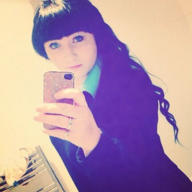 curly, with full fringe