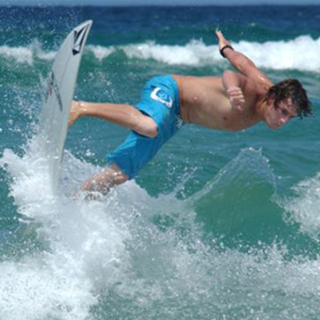 Wetsuit-free-Surfing