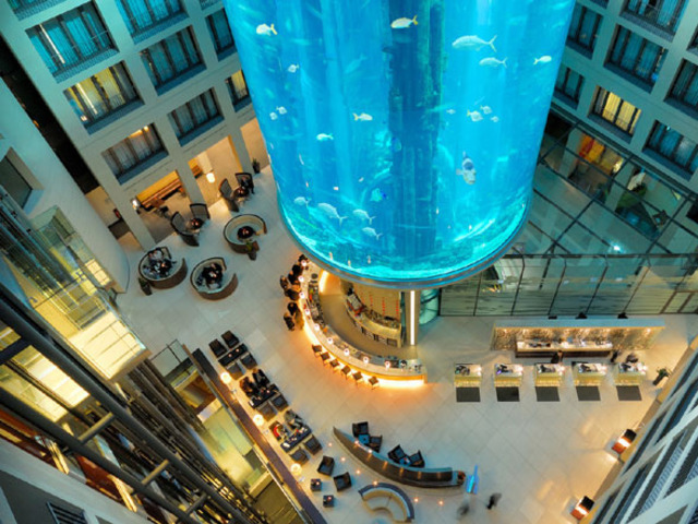 AquaDom-at-Radisson-Blu-Hotel-Germany-Worlds-Largest-Cylindrical-Aquarium-1-Copy