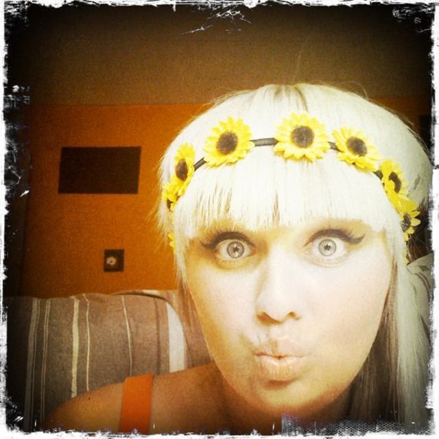 daisy blonde