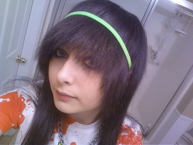 dark sharp bangs