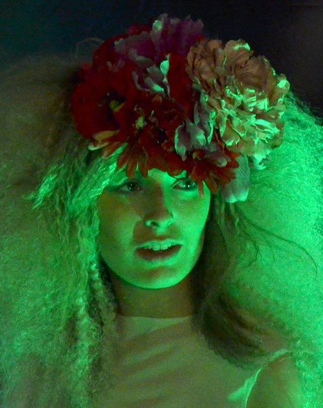 Earth inspired runway using hair pieces