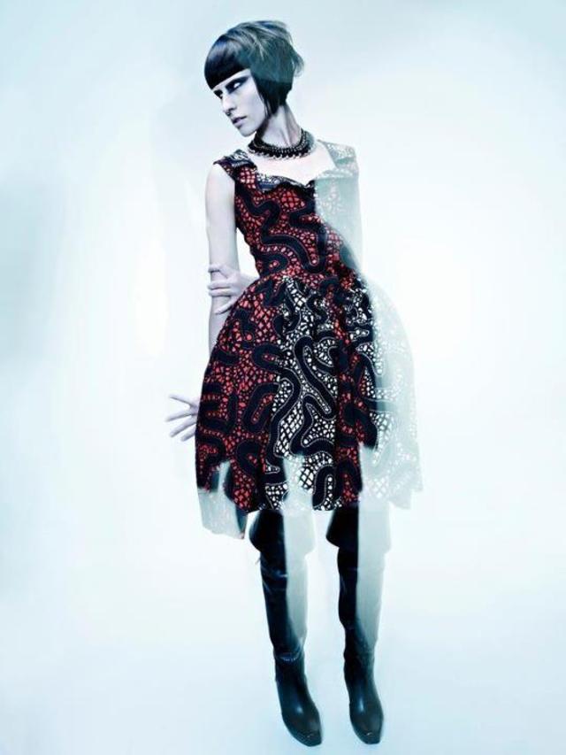 The cut is actually made like this so i could destroy it on stage with a Clipper:) 