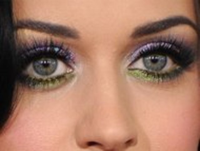 rby-katy-perry-colored-eye-shadow-eyeliner