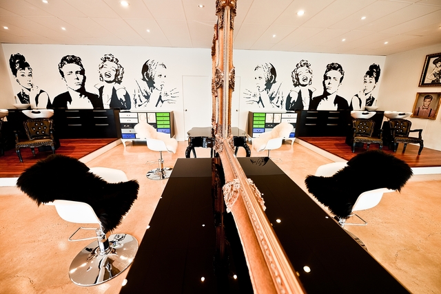 Kinky Curly Straight salon 5