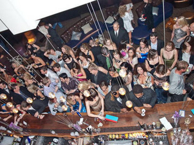 crowdedbar1