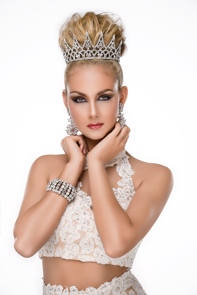 Hair & Makeup: Sherri Jessee Photo: Nathan Mays