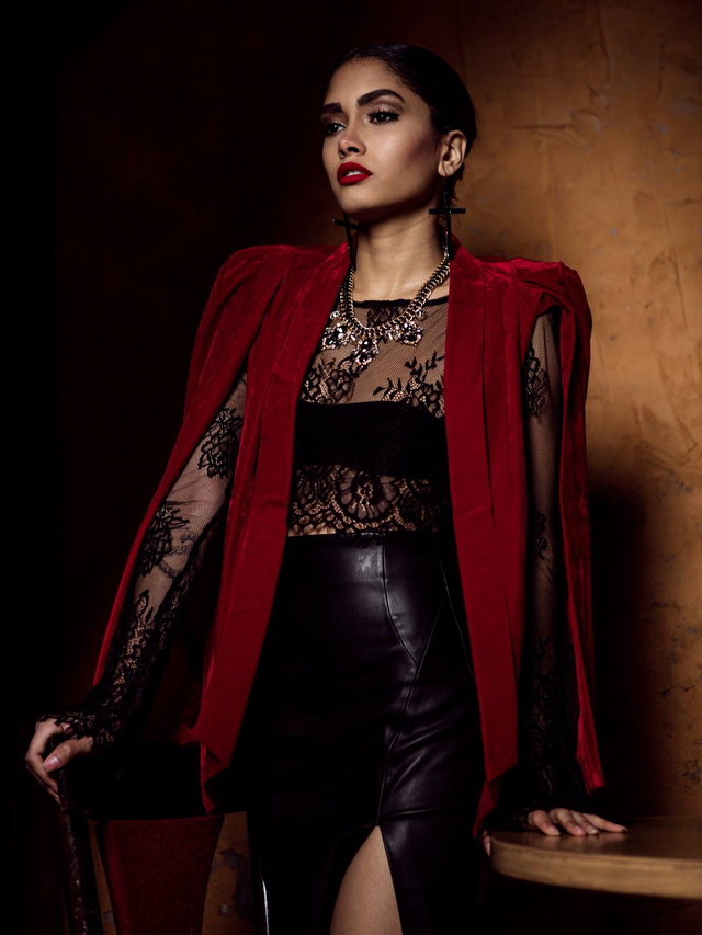 Hair: Anne Chesbro
Makeup: Nikki Mitrakos
Photographer/wardrobe Stylist: Julia Rabkin