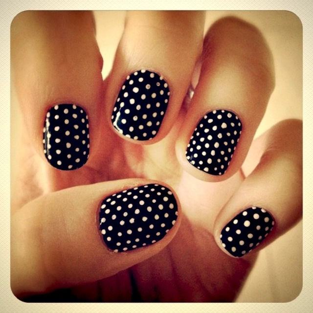 athomepolkadotnail