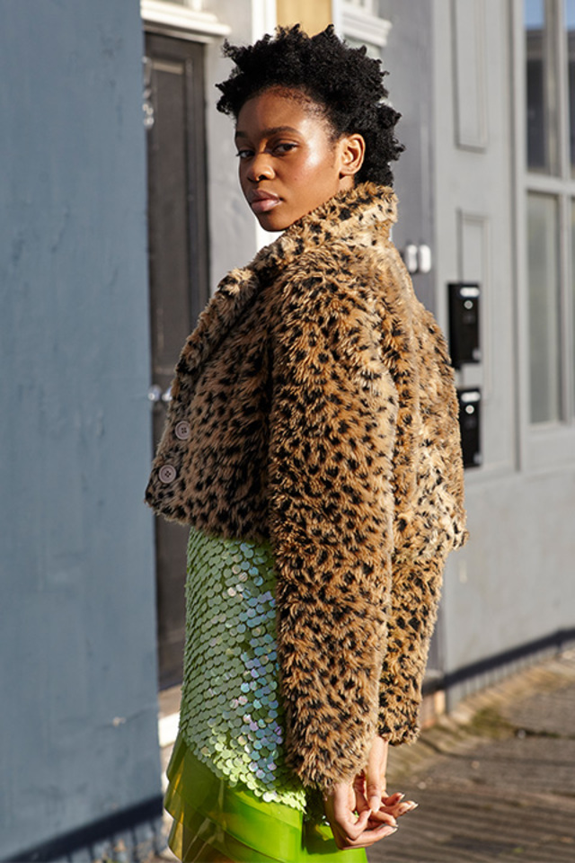 Re sized f93453d506b62801a6f6 19.the looks 0002 jennifer