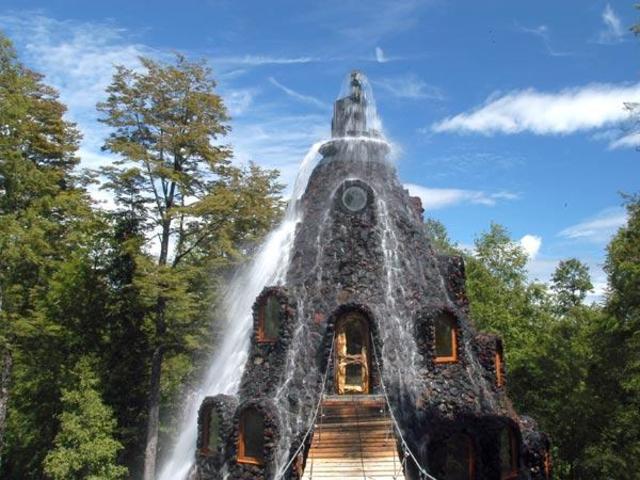 Magic-Mountain-Lodge-Hotel-in-Chile-with-bridge-1
