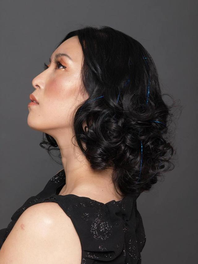 model- kris