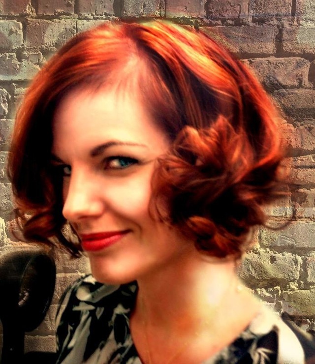 Women's short hair with copper tones