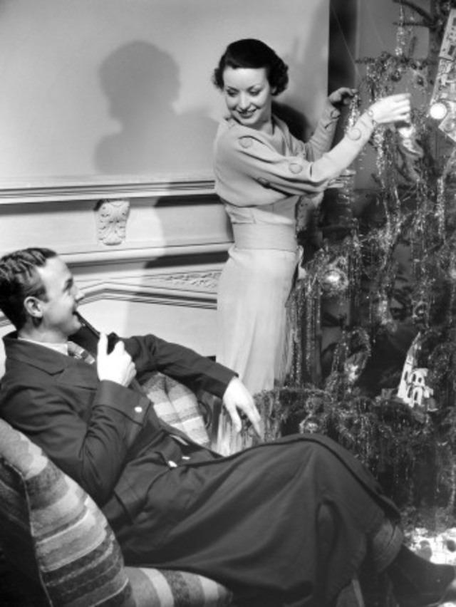 george-marks-couple-decorating-christmas-tree