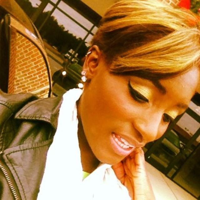 gold hair, gold eyes