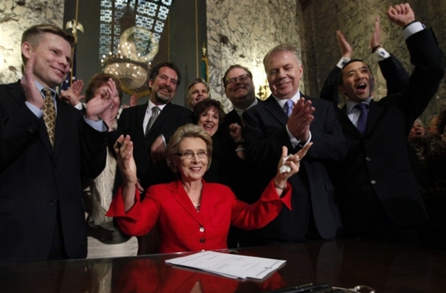 gregoire signs gay marriage bill