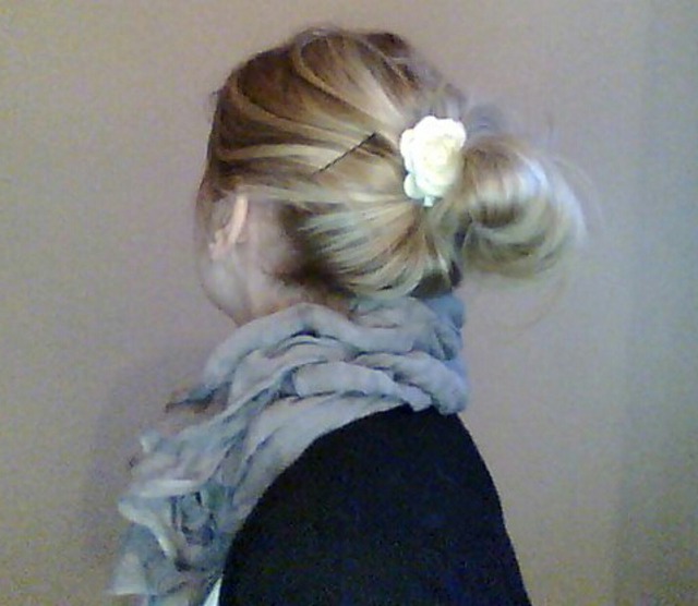 hair bun with accessorize
