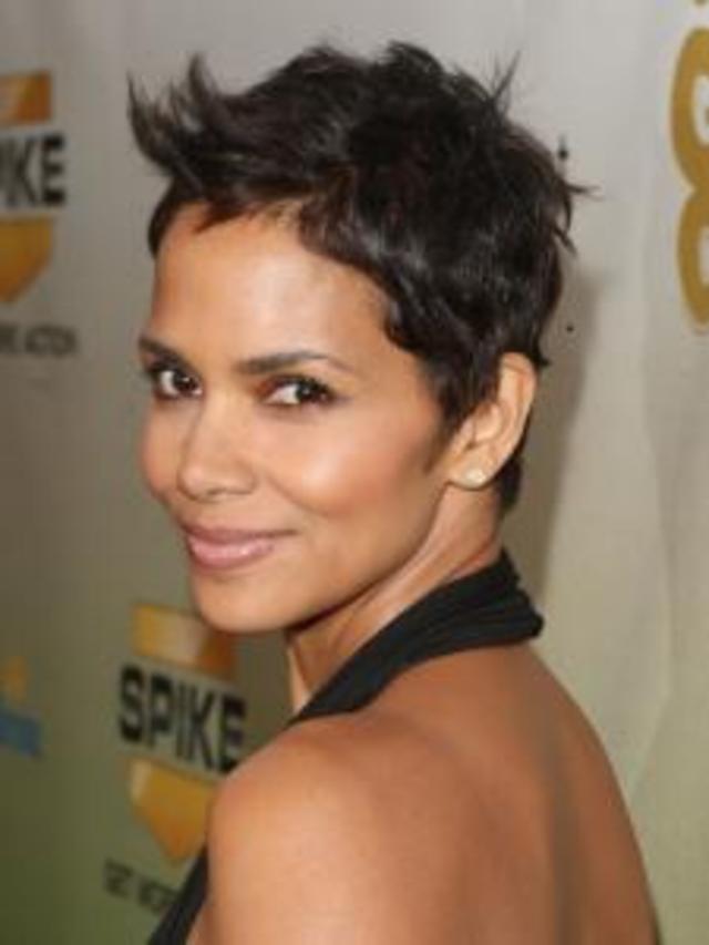 halle_berry_new_short_pixie_haircut259