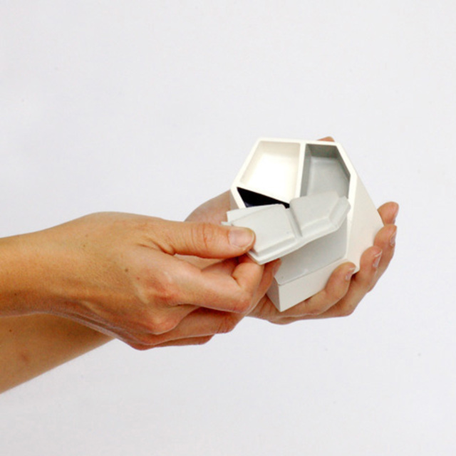 home_medicine_containers_celine_forestier_2