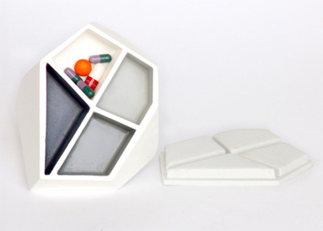 home_medicine_containers_celine_forestier_3