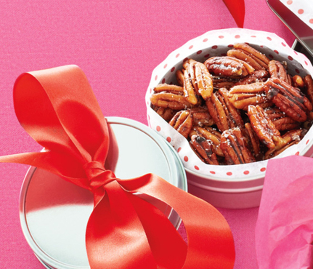 homemade-gifts-five-spice-pecans-03-hess431