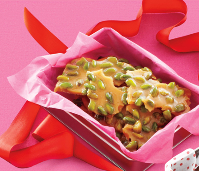 homemade-gifts-pistachio-brittle-02-hess431