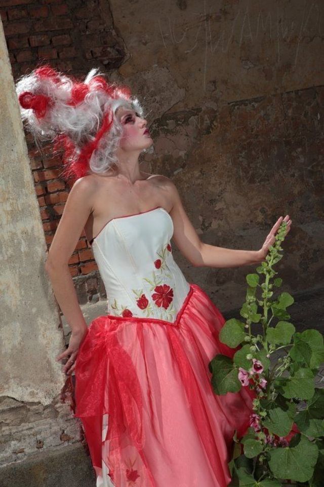 inspired by beauty of ruins in the old palace  