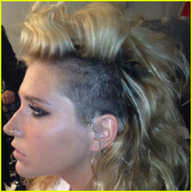 kesha-shaved-head
