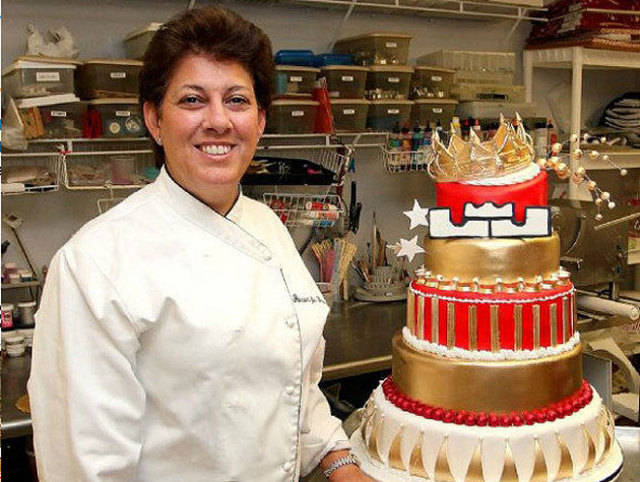 lebron_james_rejects_his_birthday_cake_as_the_baker_gets_angry