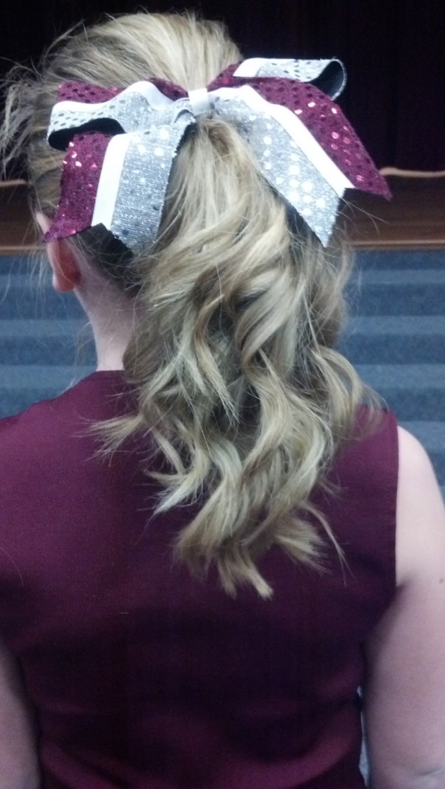 loose curly pony tail