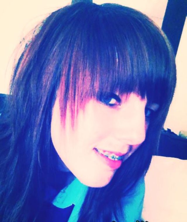 loving my new haircut, finally got the bangs I wanted:)