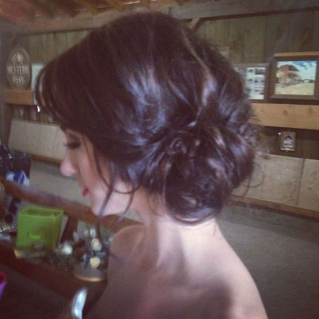 messy side bun
