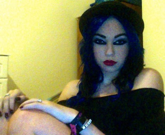 middle parting/ bowler hat